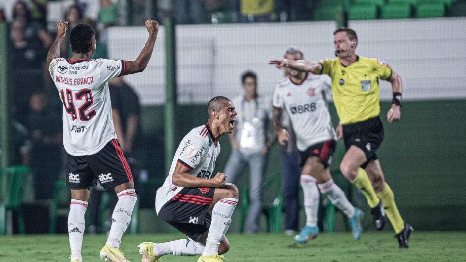Tadeu critica arbitragem